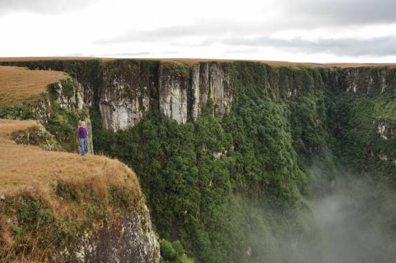 Observando o canyon Monte Negro em São José dos Ausentes - RS